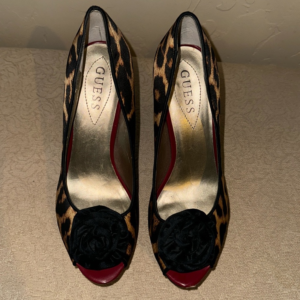 Gorgeous, guess high heels, one of a kind unique style